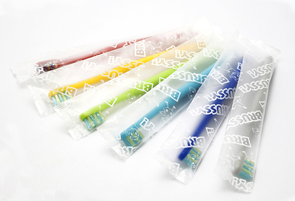 UFC Kids toothbrush BRUSSY!BOYS (age 3-8 yrs) – 6 colorsのイメージ