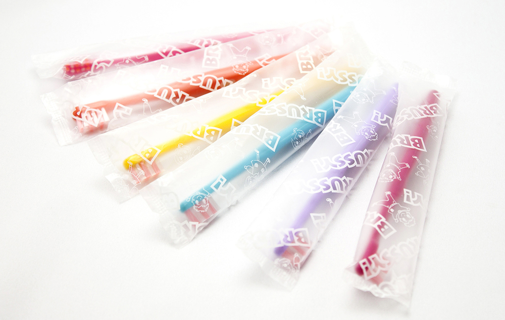 UFC Kids toothbrush BRUSSY!GIRLS (age 3-8 yrs) – 6 colousのイメージ